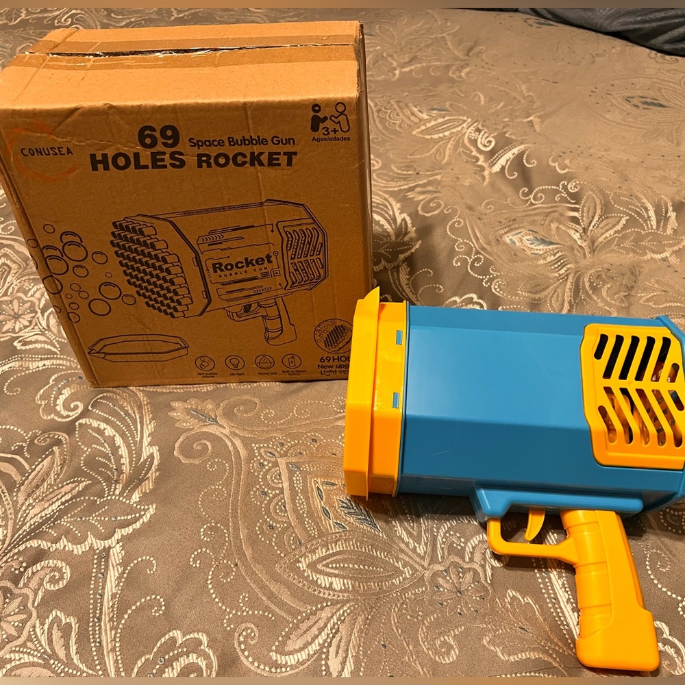 2 - Rocket Bubble Gun - Picture 1 of 3